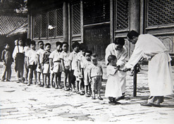 1950年初，位于天壇的中央防疫處（國藥集團中國生物北京生物制品研究所前身）為兒童接種疫苗